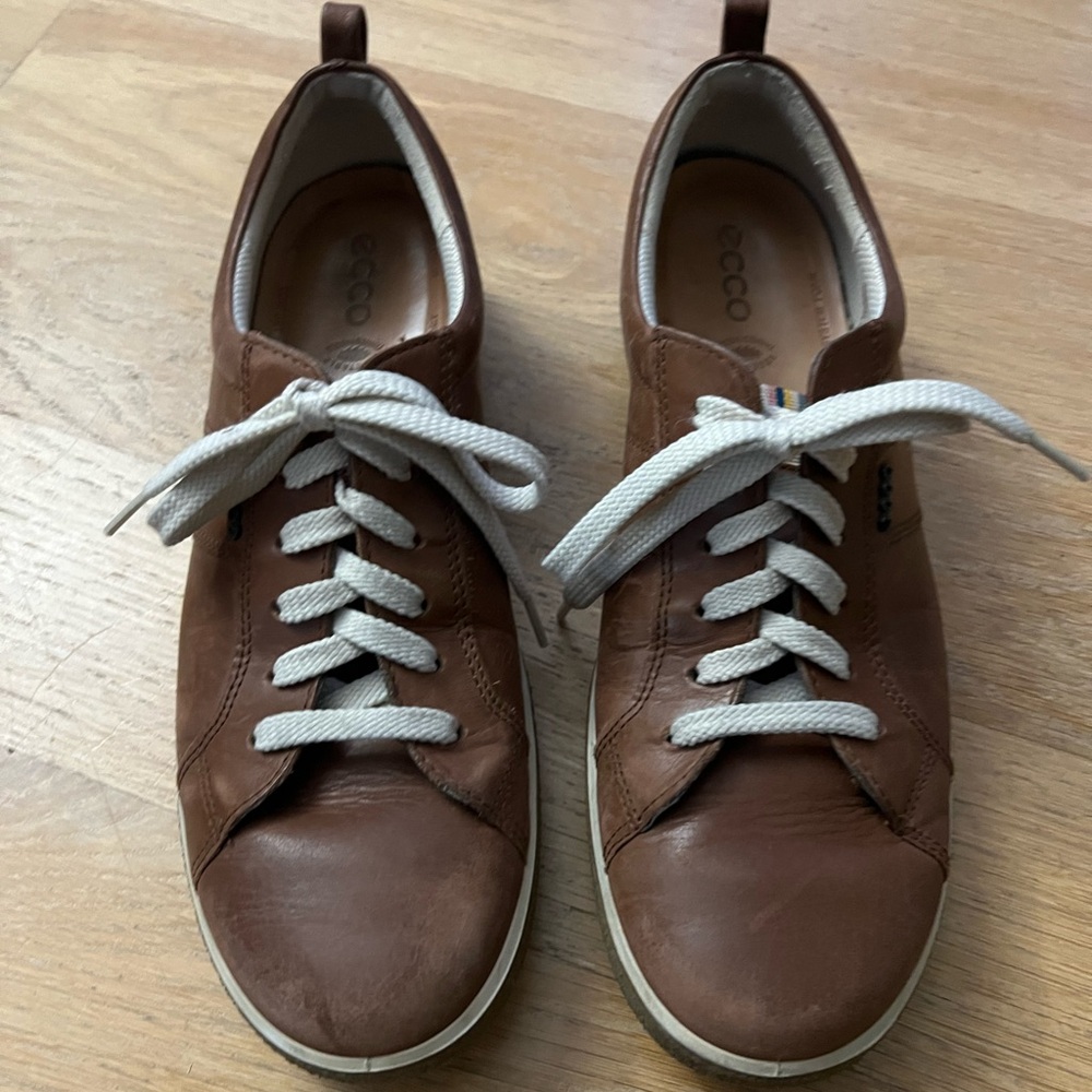 Brown Ecco sneakers, size 40